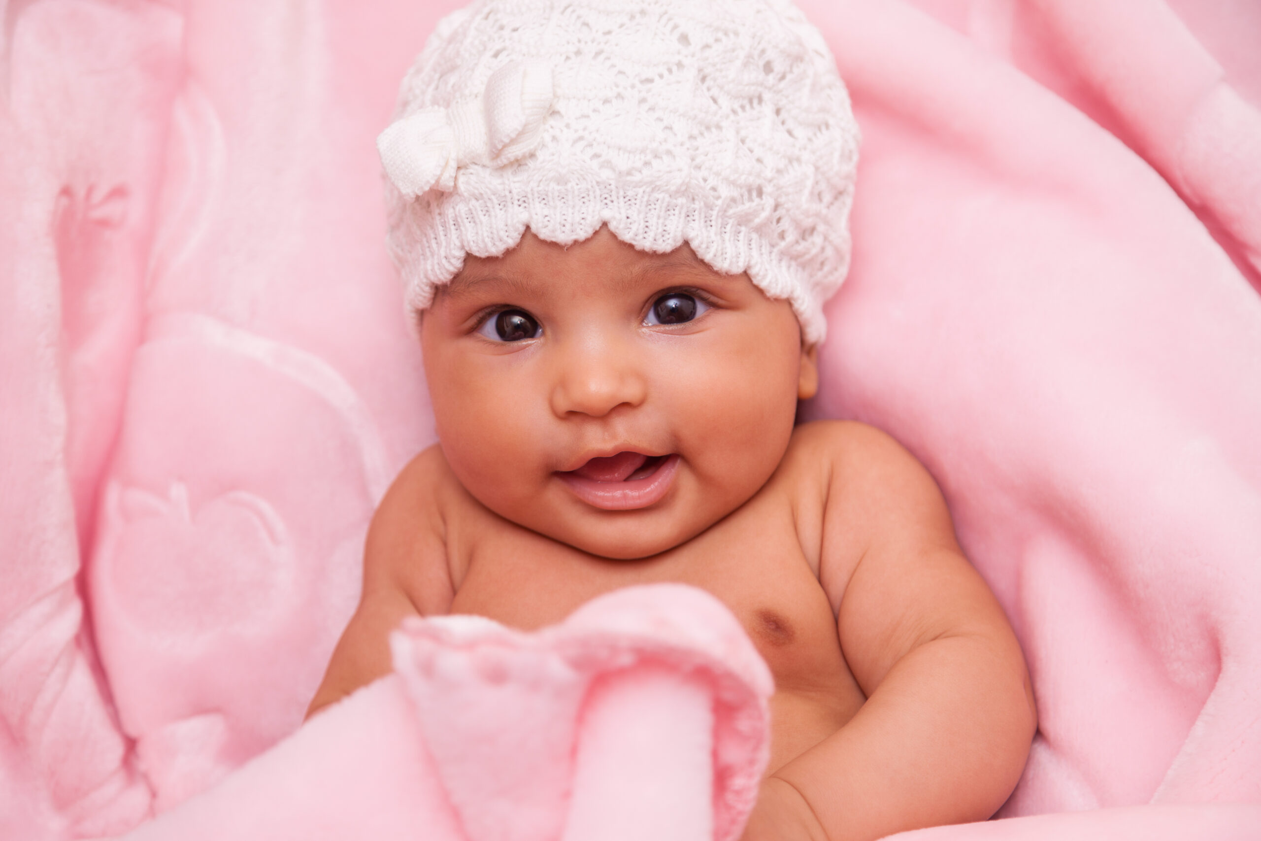 Baby’s developmental milestones between 6 and 9 months of age