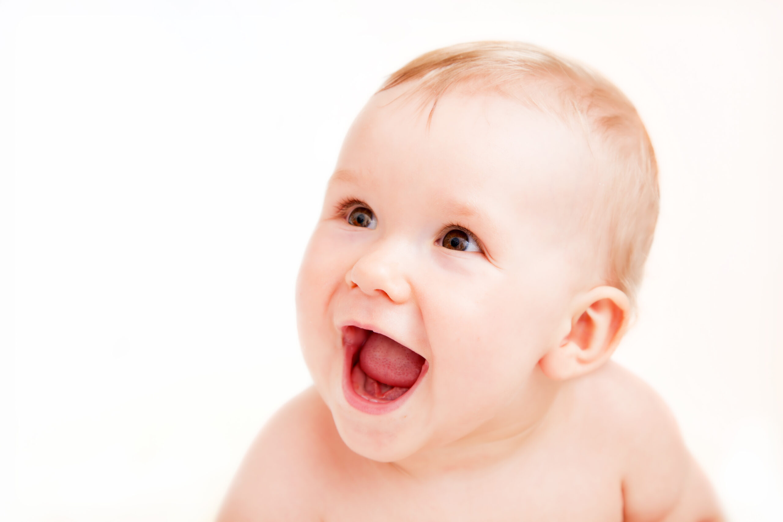 Developmental milestones for infants between 2 and 4 months